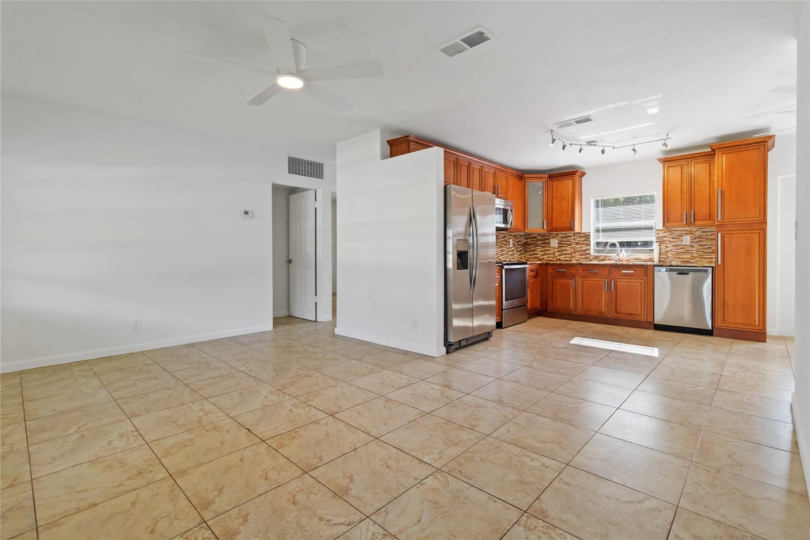 500 NE 61st Court — photo 8