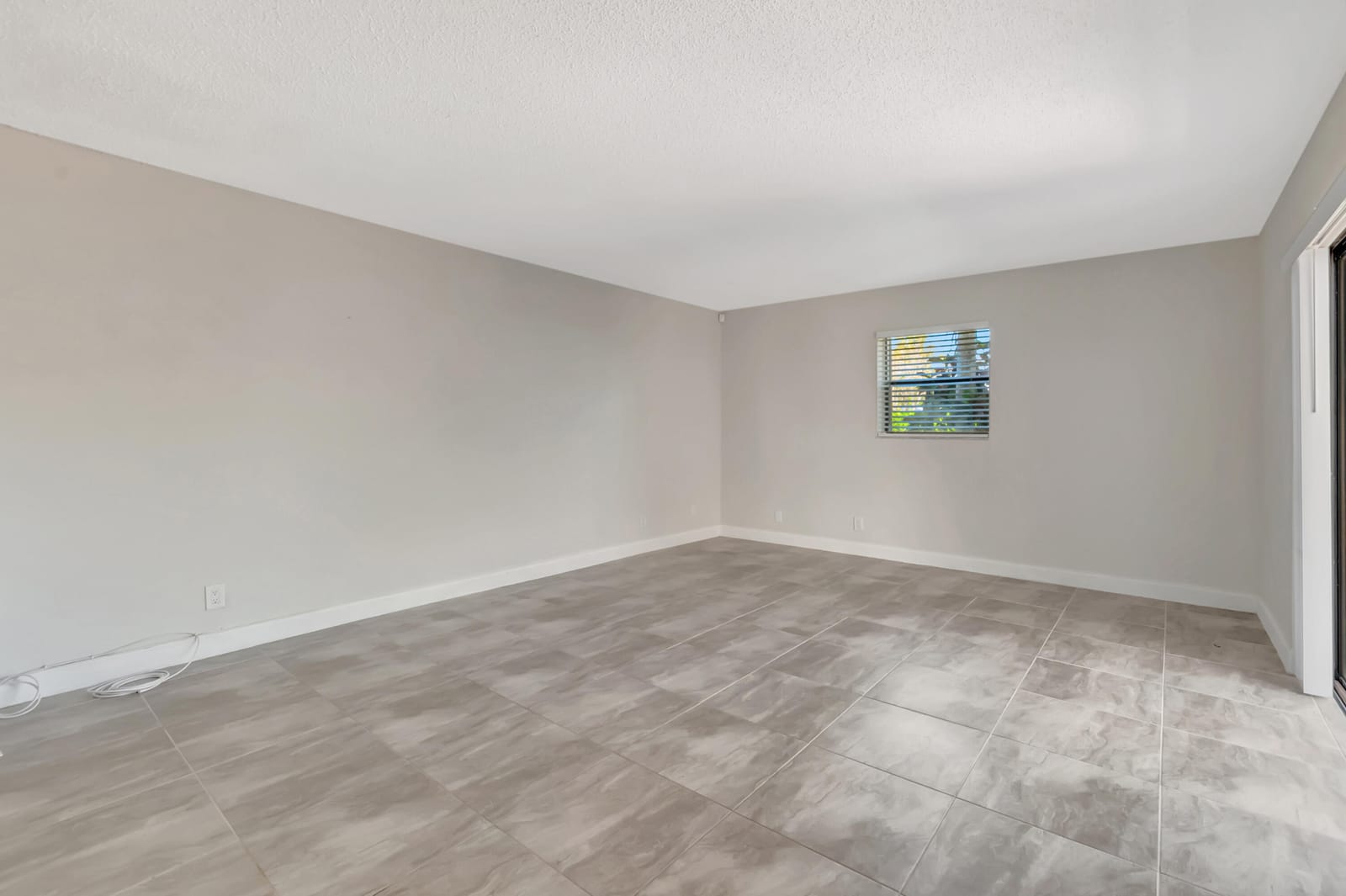 1251 S Federal Highway 102 — photo 3