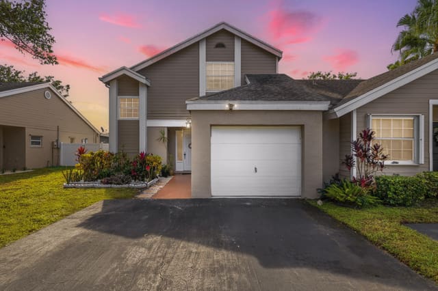 11140 SW 11th Place, sold in Scarborough I, Davie, FL