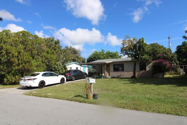 5702 Briarwood Street, sold in Mangonia Hills, Mangonia Park, FL