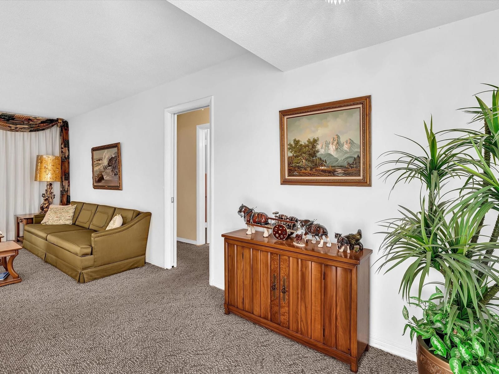 407 S Highland Drive — photo 2