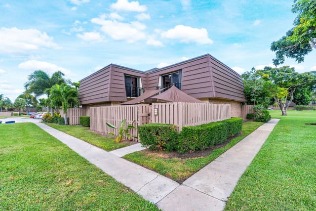 1015 10th Court, Palm Beach Gardens, FL 33410