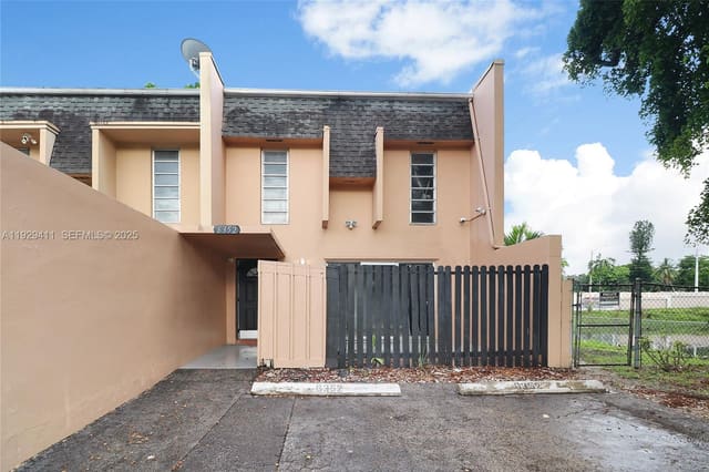 6352 Boulevard Of Champions 1, Highlands Of Tam O Shante, North Lauderdale, FL