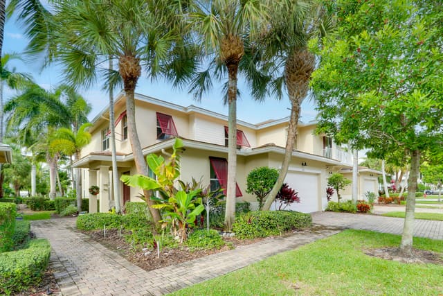 1083 Piccadilly Street, sold in Hampton Cay, Palm Beach Gardens, FL
