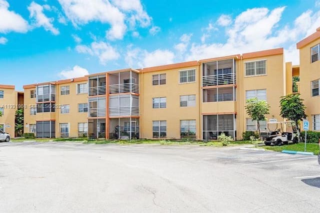 4304 NW 9th Avenue 3-2G, sold in Heritage Circle Condo, Deerfield Beach, FL