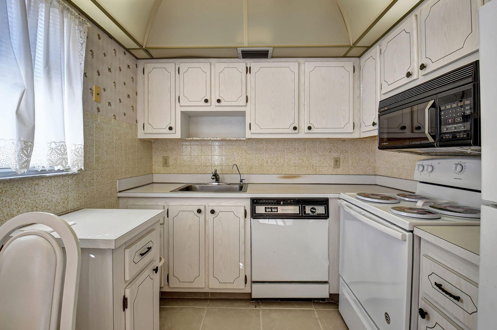 325 Saxony G, Delray Beach, FL 33446 photo 14