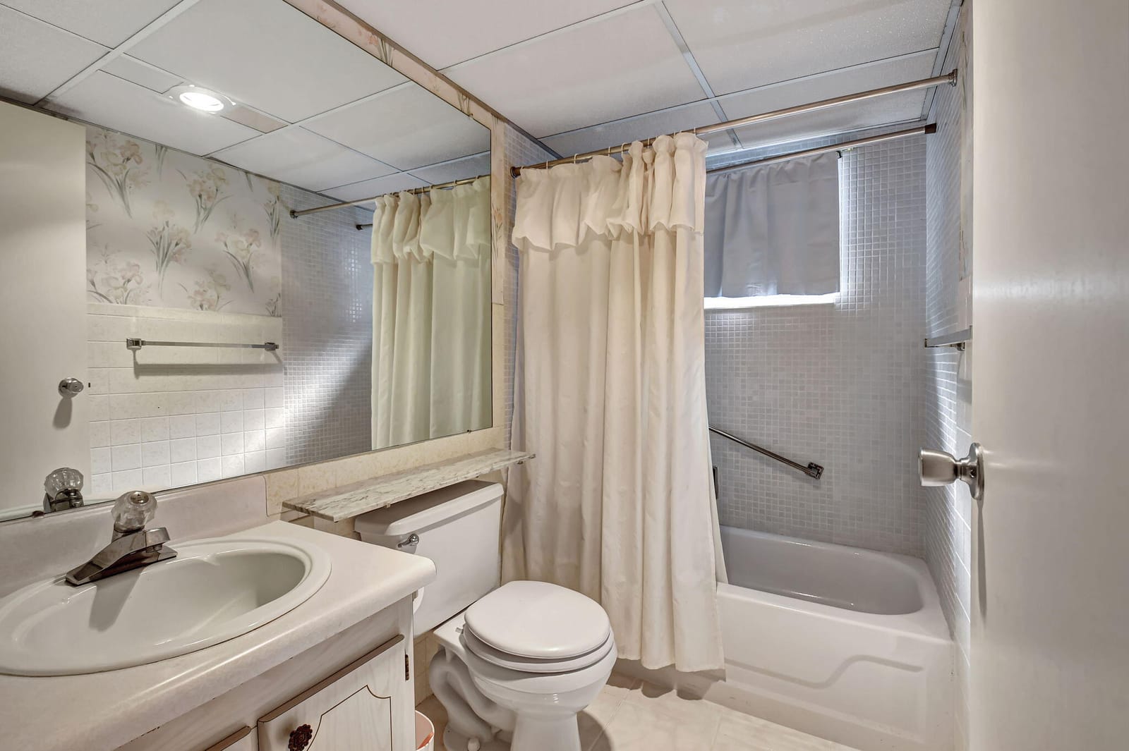 325 Saxony G, Delray Beach, FL 33446 photo 17