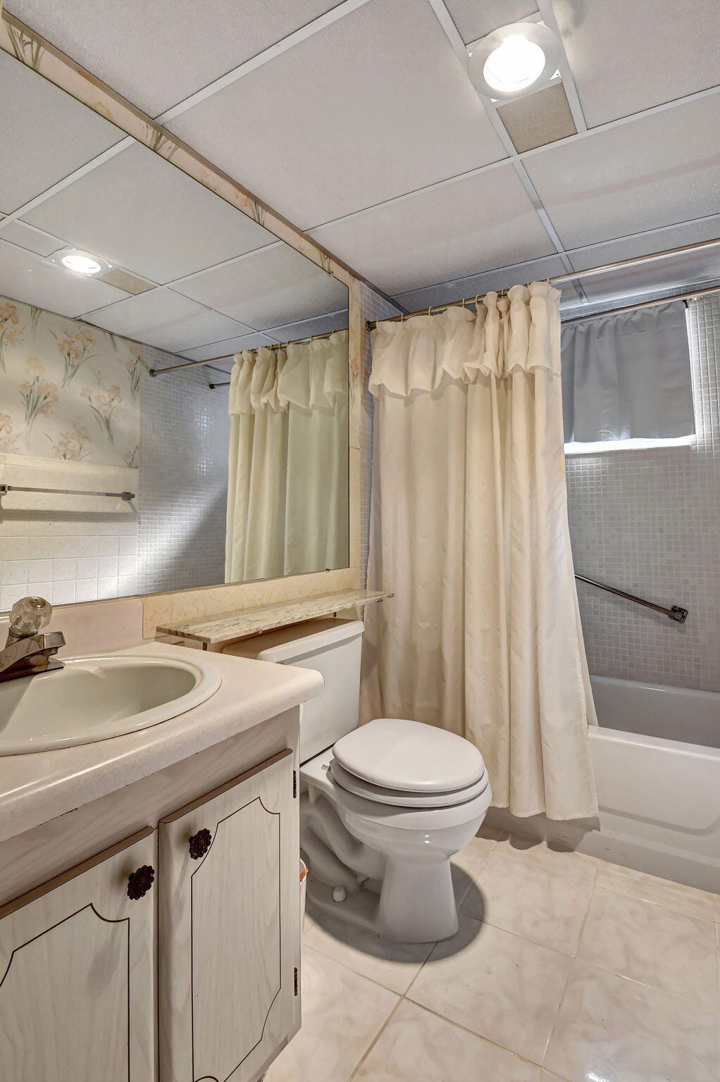 325 Saxony G, Delray Beach, FL 33446 photo 18