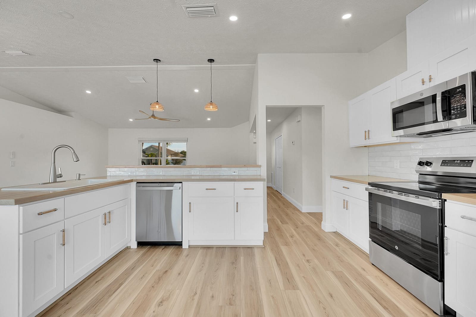 273 SW Nativity Ter Terrace — photo 8