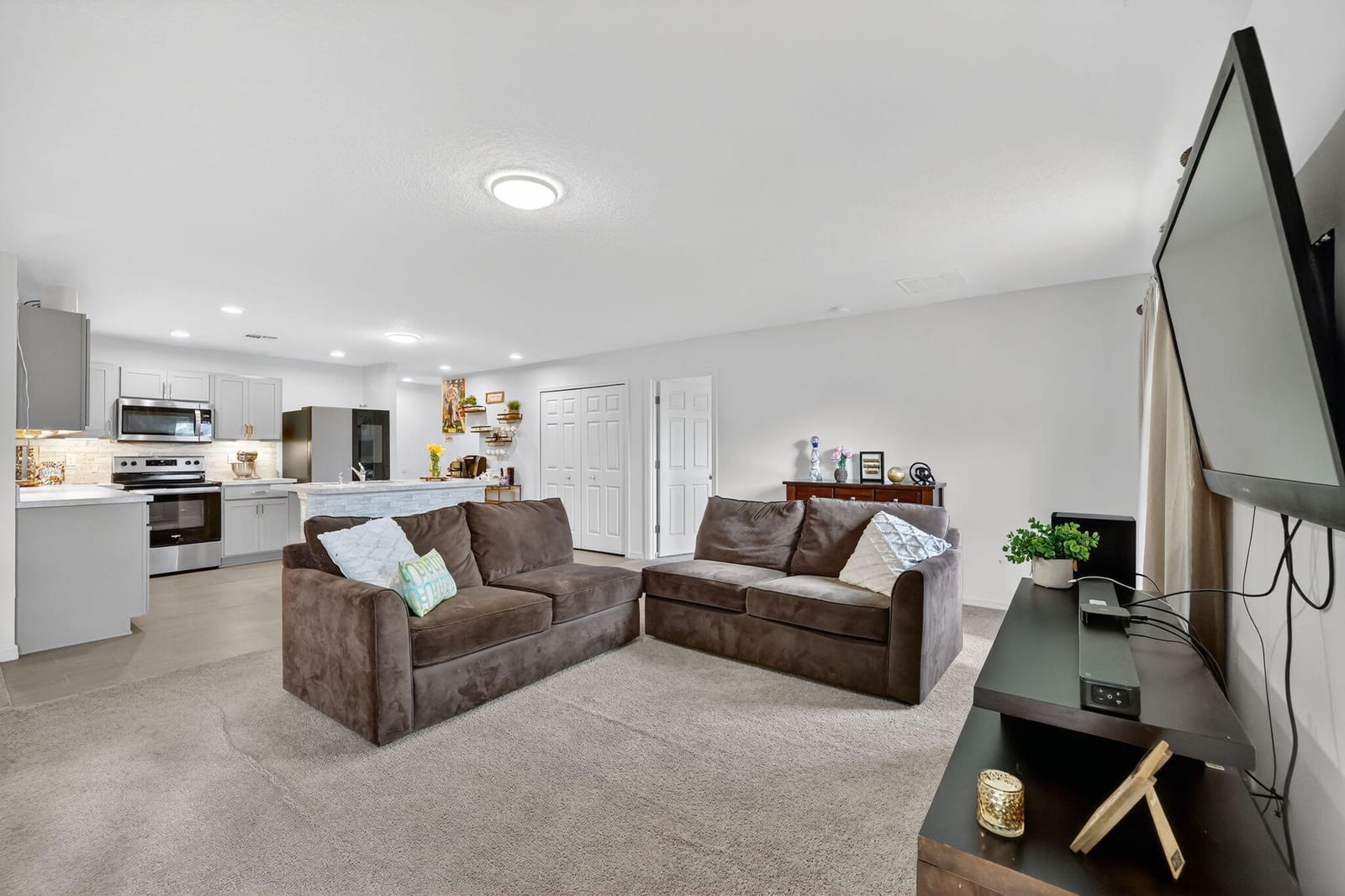 644 SW Hoffenberg Avenue — photo 9