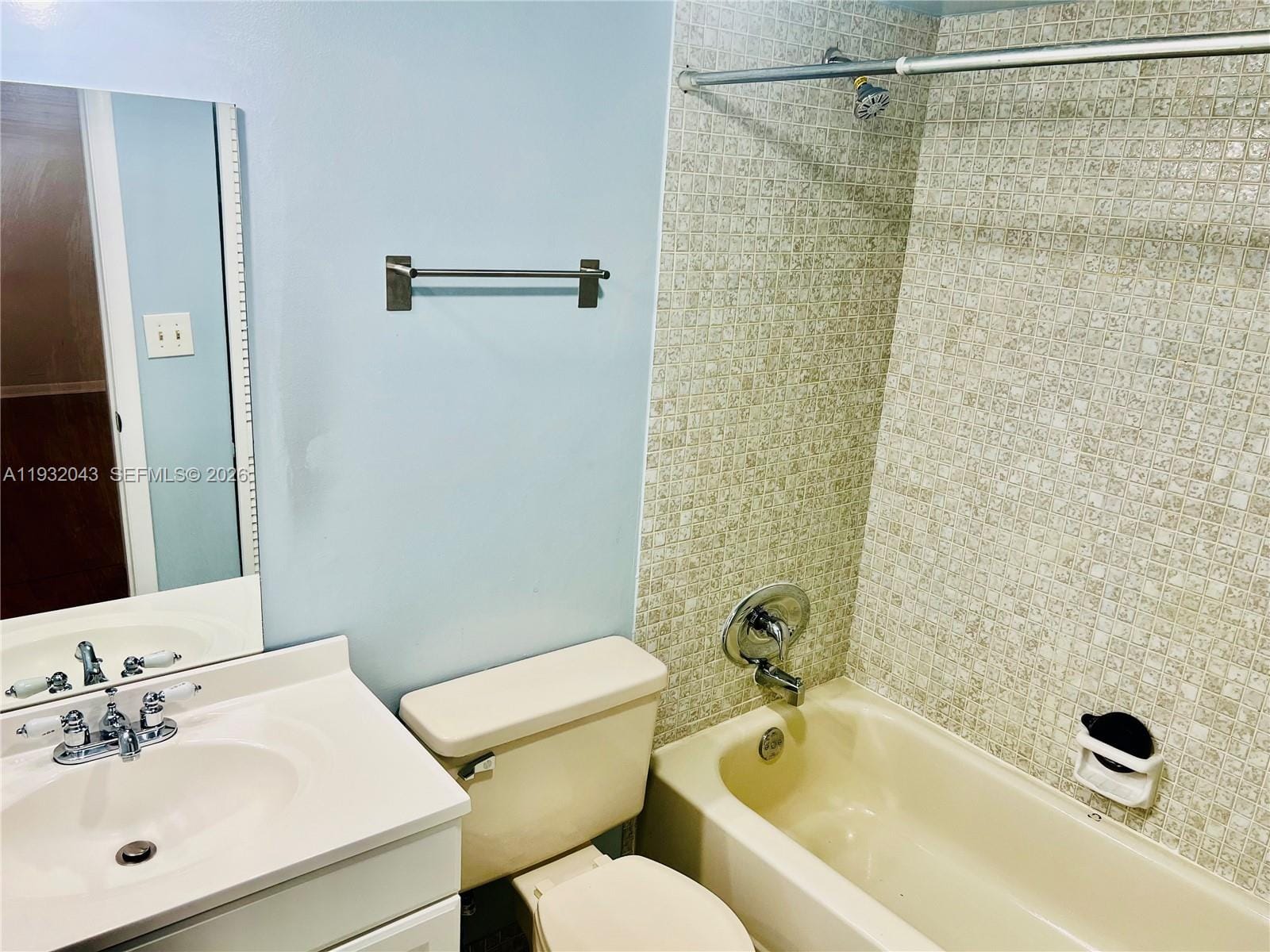 1021 Mockingbird Lane 215, Plantation, FL 33324 photo 16