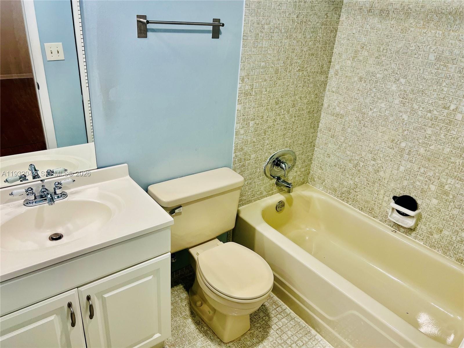 1021 Mockingbird Lane 215, Plantation, FL 33324 photo 17