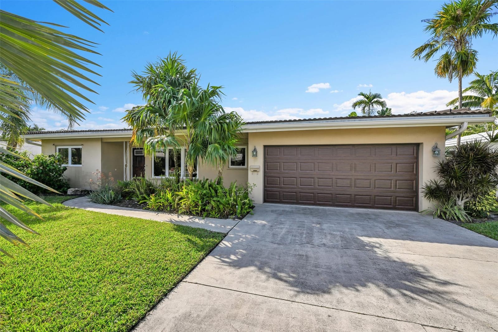 4401 NE 18th Avenue, Oakland Park, FL 33334 photo 2