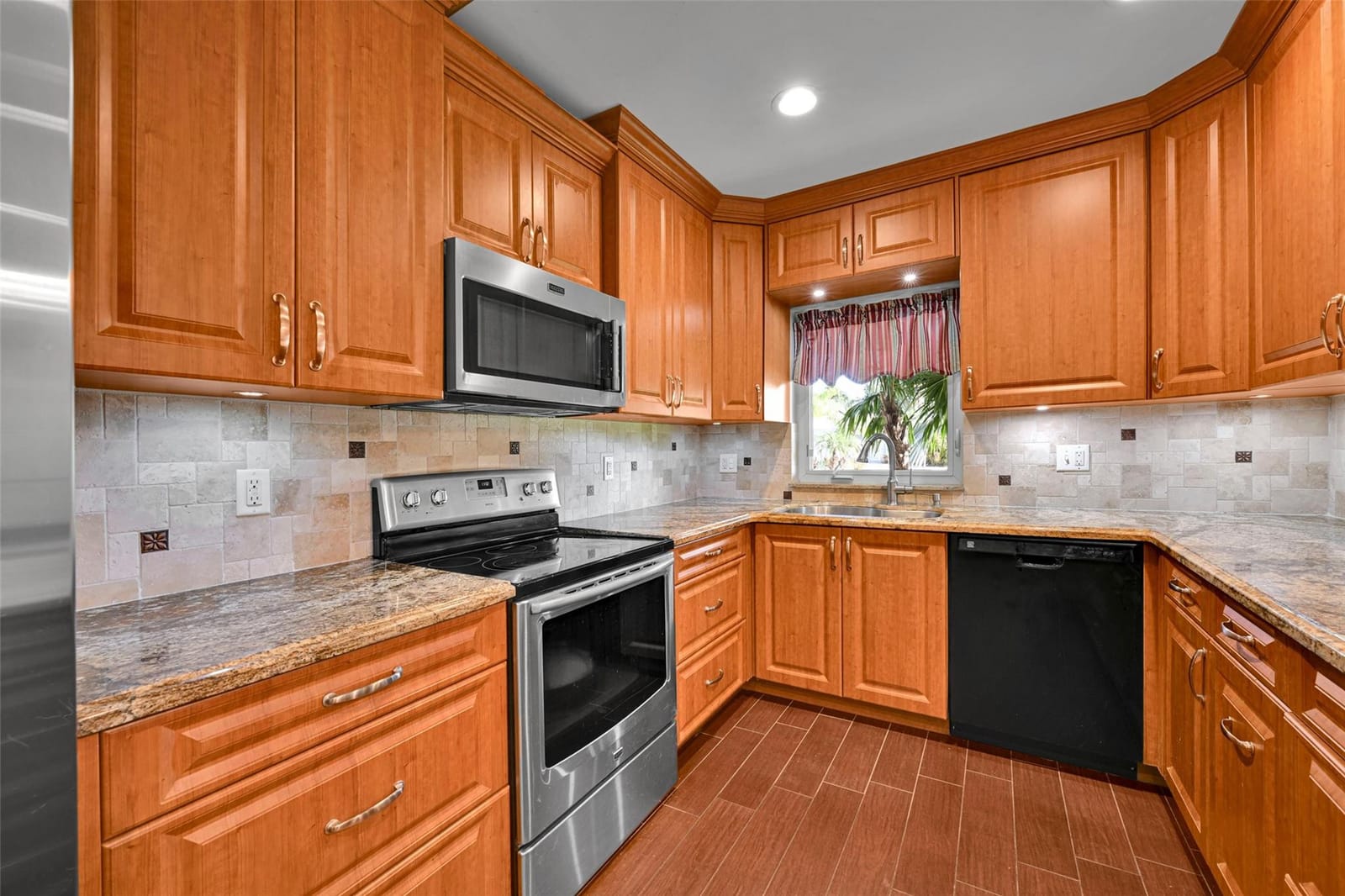4401 NE 18th Avenue, Oakland Park, FL 33334 photo 17