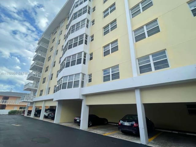 2500 NE 48th Lane 301, Country Club Towers, Fort Lauderdale, FL