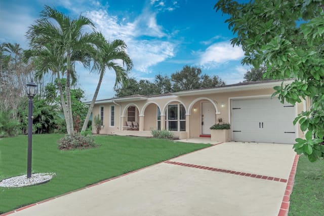 1371 SE San Souci Lane, sold in Sandpiper Bay, Port St Lucie, FL