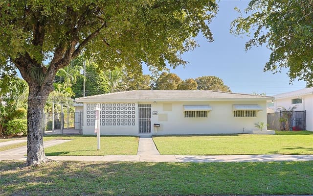 8235 SW 62nd Place, sold in Beverly Gardens, Miami, FL