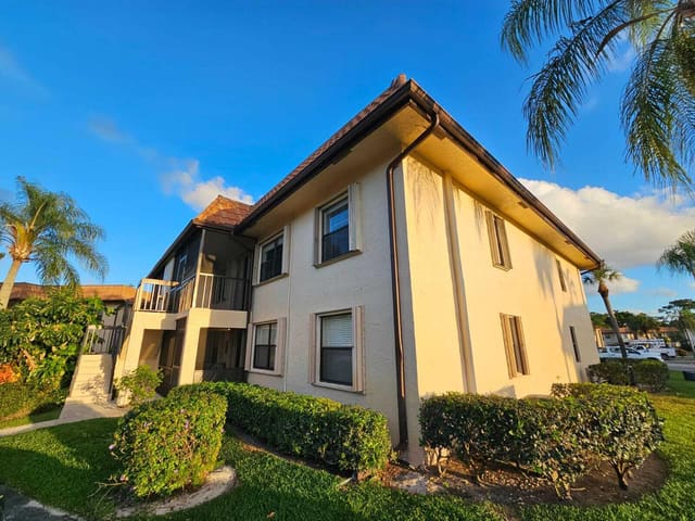 7091 Golf Colony Court 203, sold in Lucerne Lakes Golf Colony Condos 1 Thru 12 And 14, Lake Worth, FL