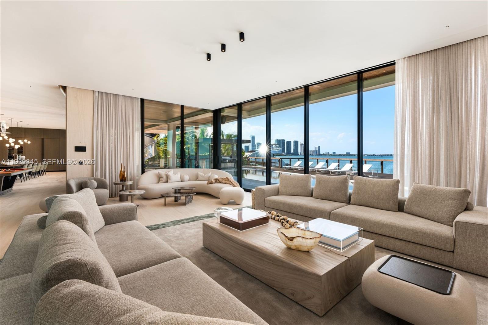 1413 N Venetian Way, Miami, FL 33139, Miami