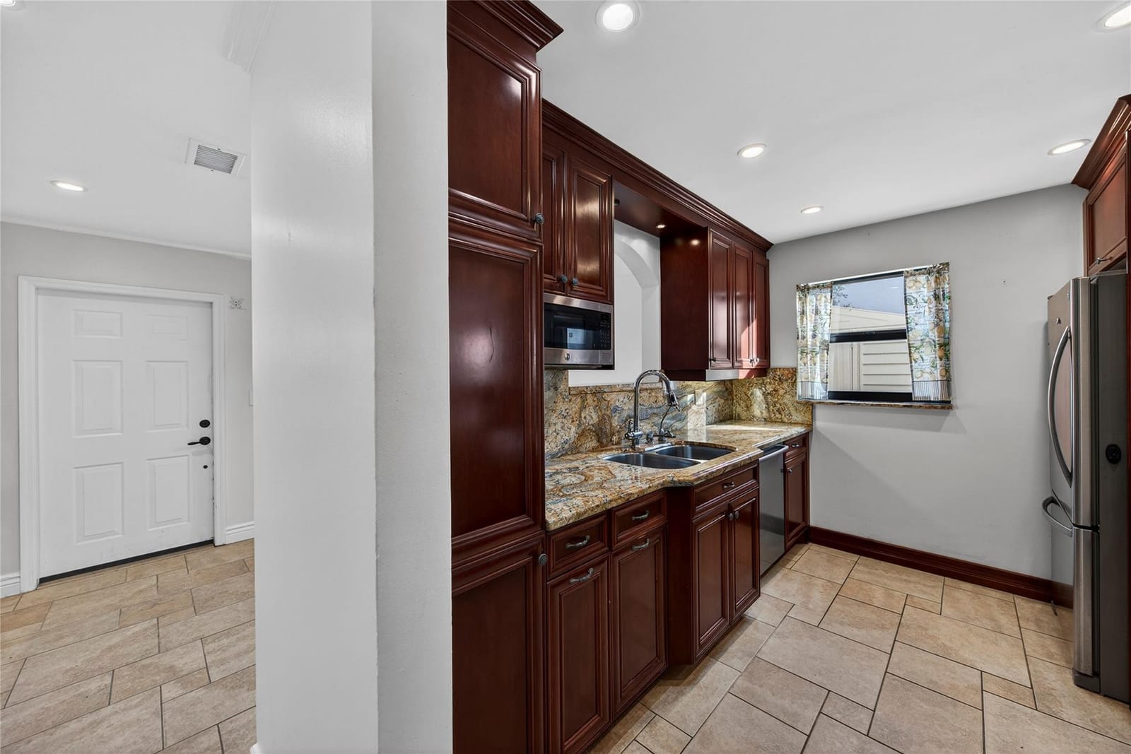 2117 NE 11th Avenue 2117 — photo 11