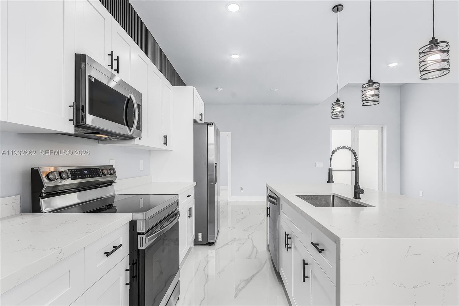 748 748 Chestnut Street E — photo 12