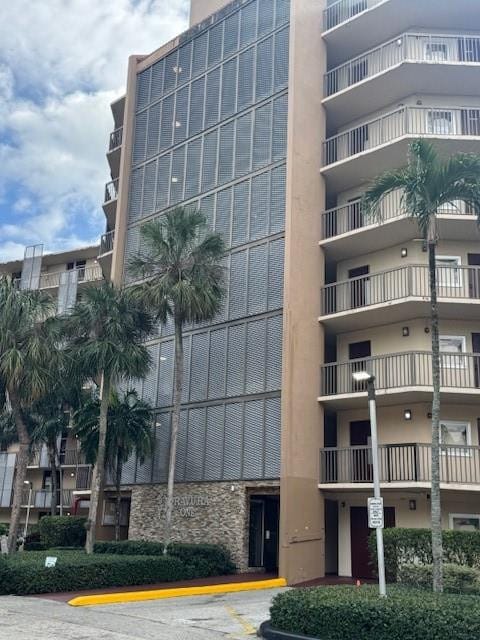 3301 N Country Club Drive 506 — photo 2