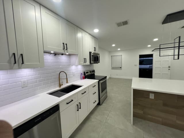 1436 NE 1st Avenue, Fort Lauderdale, FL 33304