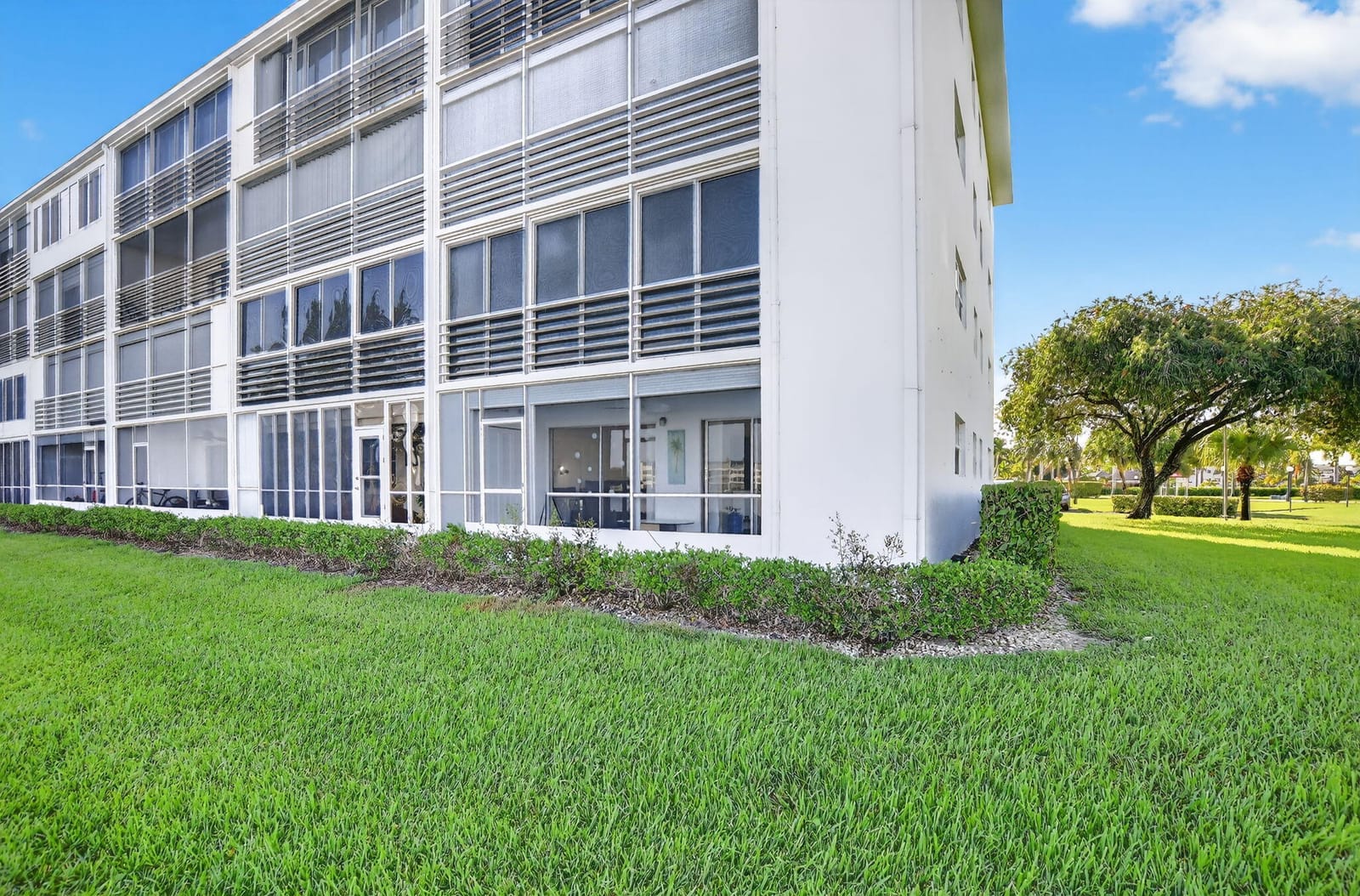 1090 Guildford E 1090, Boca Raton, FL 33434 photo 16