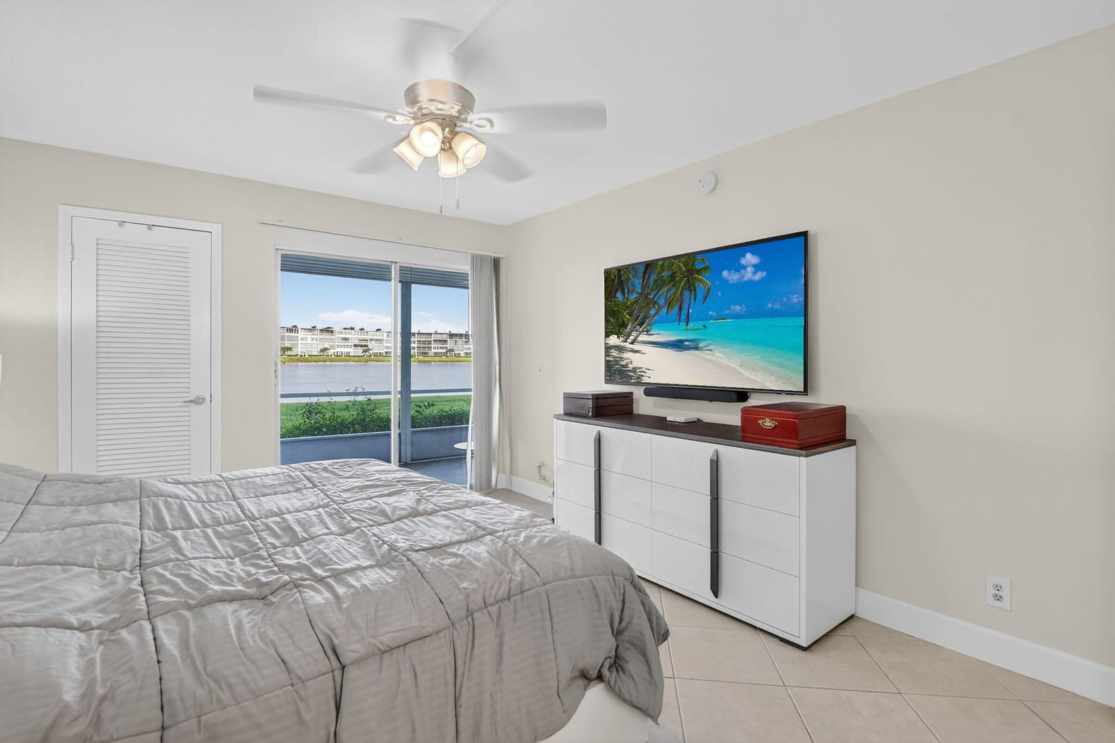 1090 Guildford E 1090, Boca Raton, FL 33434 photo 23