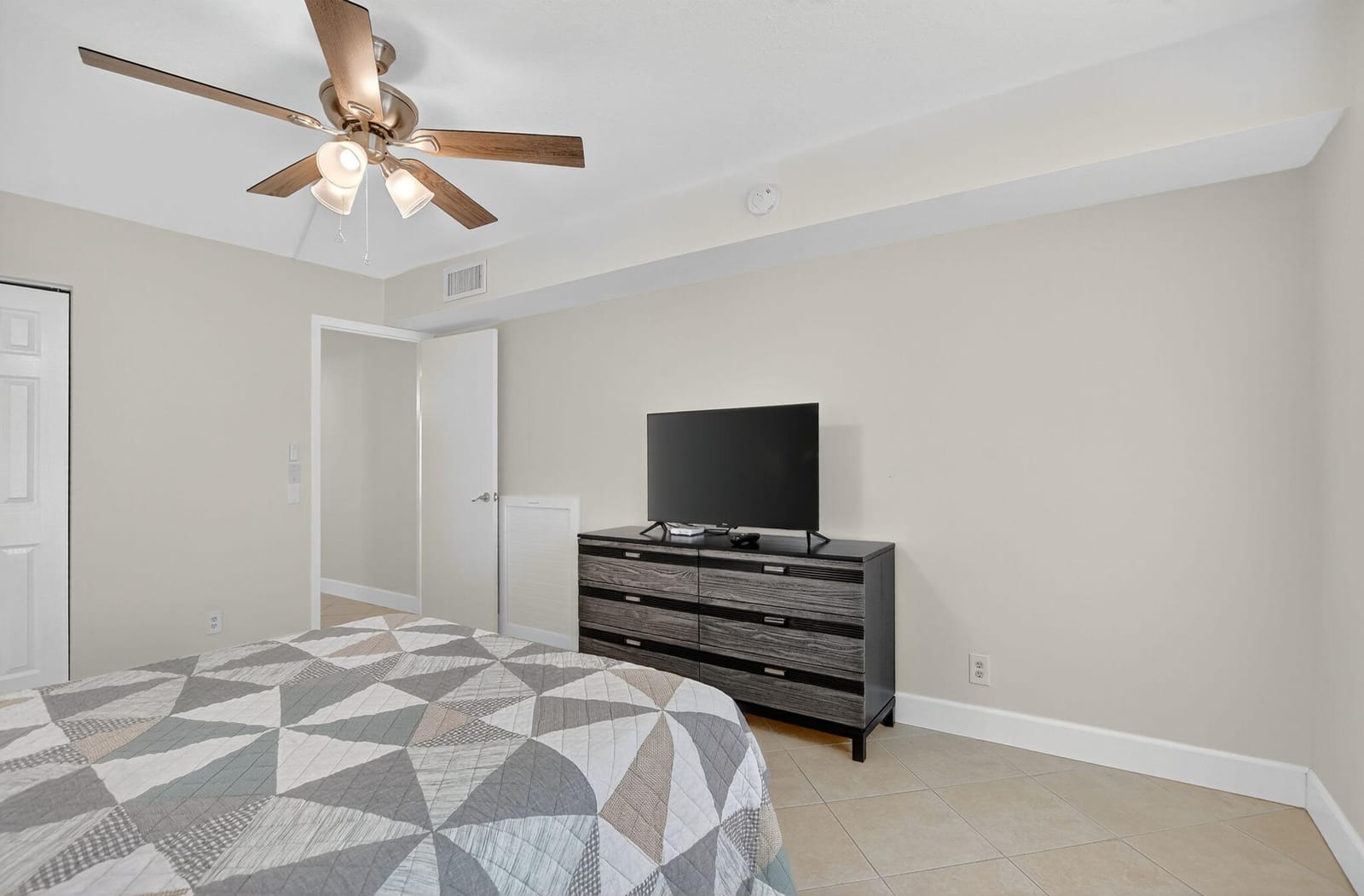 1090 Guildford E 1090, Boca Raton, FL 33434 photo 27