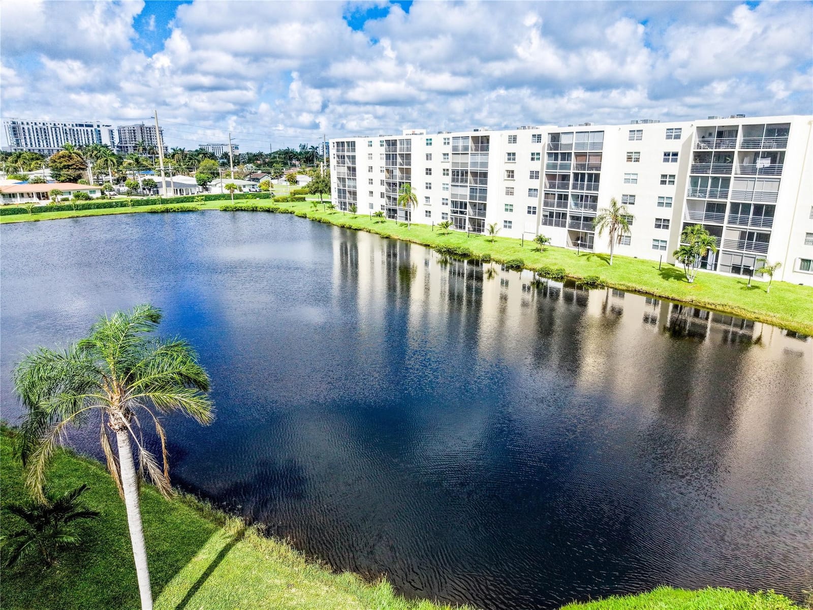 311 SE 3rd Street 402, Dania Beach, FL 33004