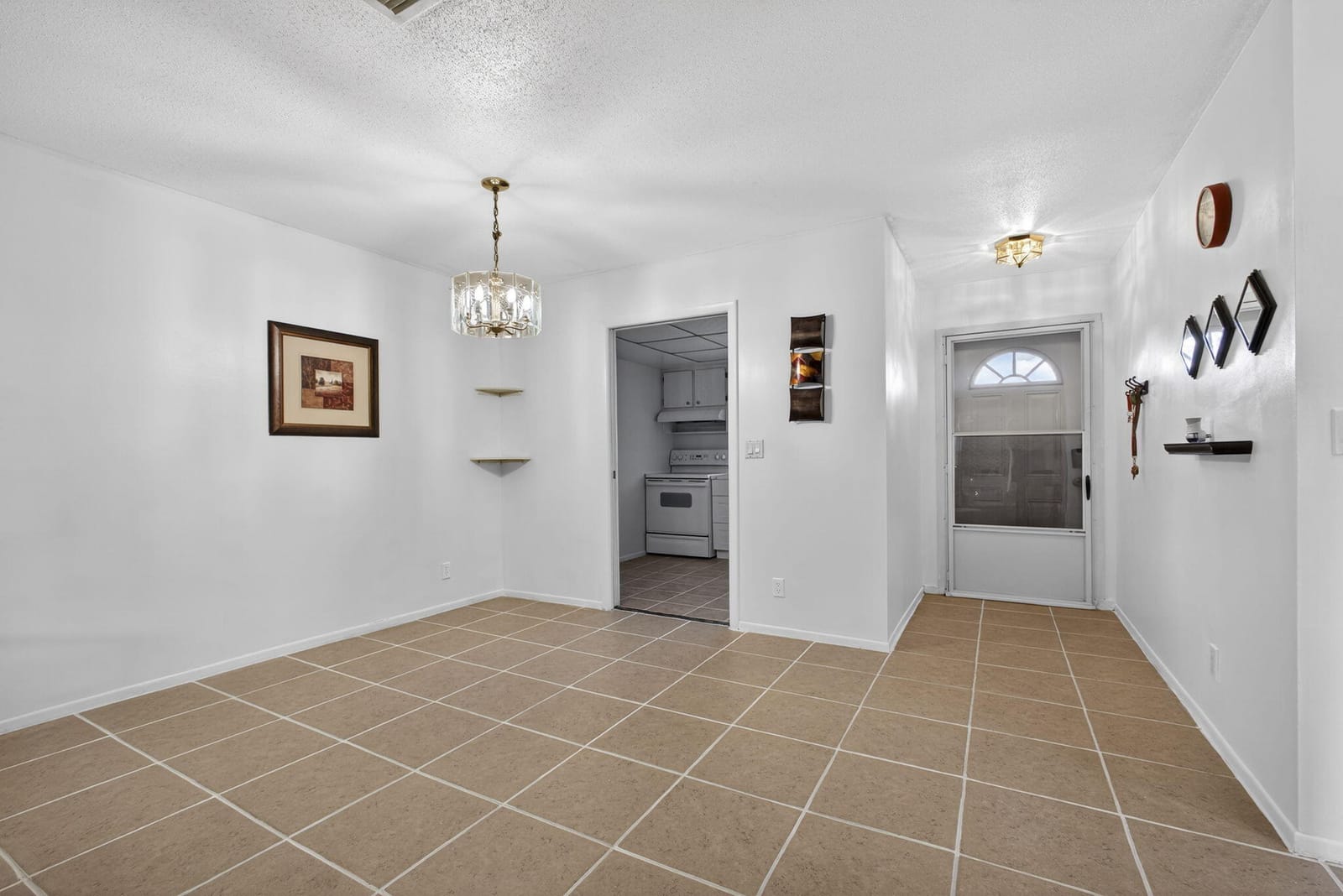 2833 Crosley Drive W C — photo 6
