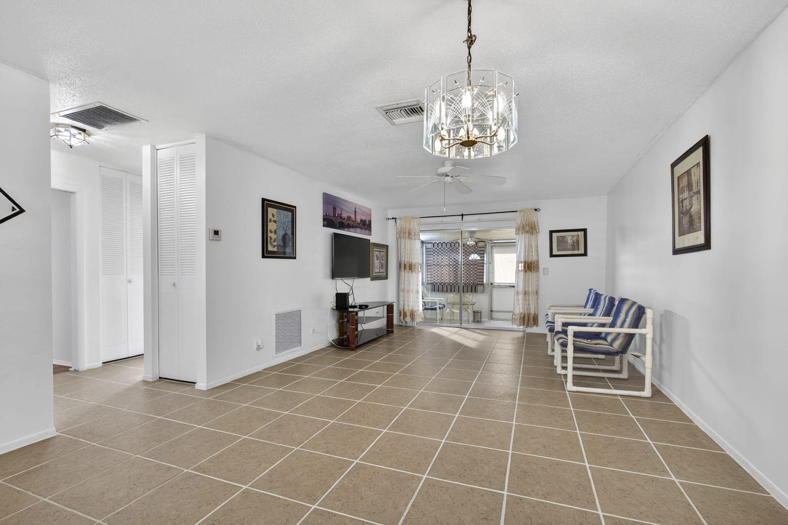 2833 Crosley Drive W C — photo 8