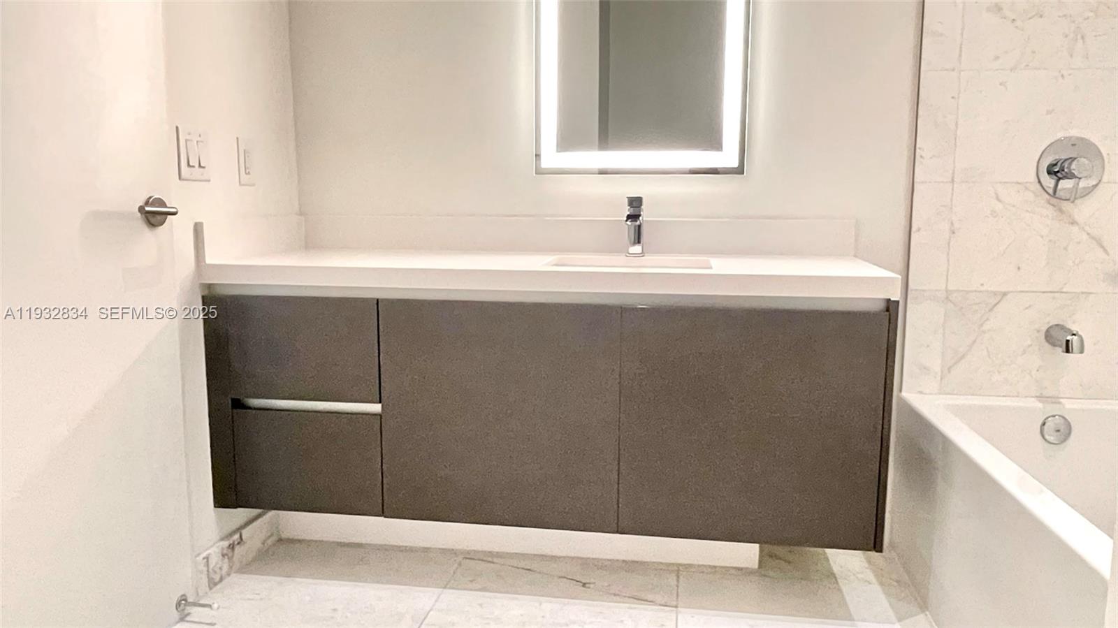 851 NE 1st Avenue 412, Miami, FL 33132 photo 24