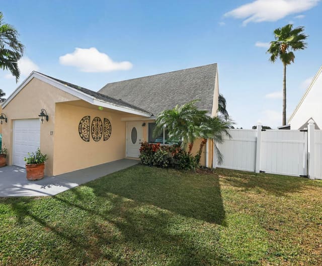 17 Tara Lakes Drive E, sold in Lakes Of Tara Unit 1, Boynton Beach, FL