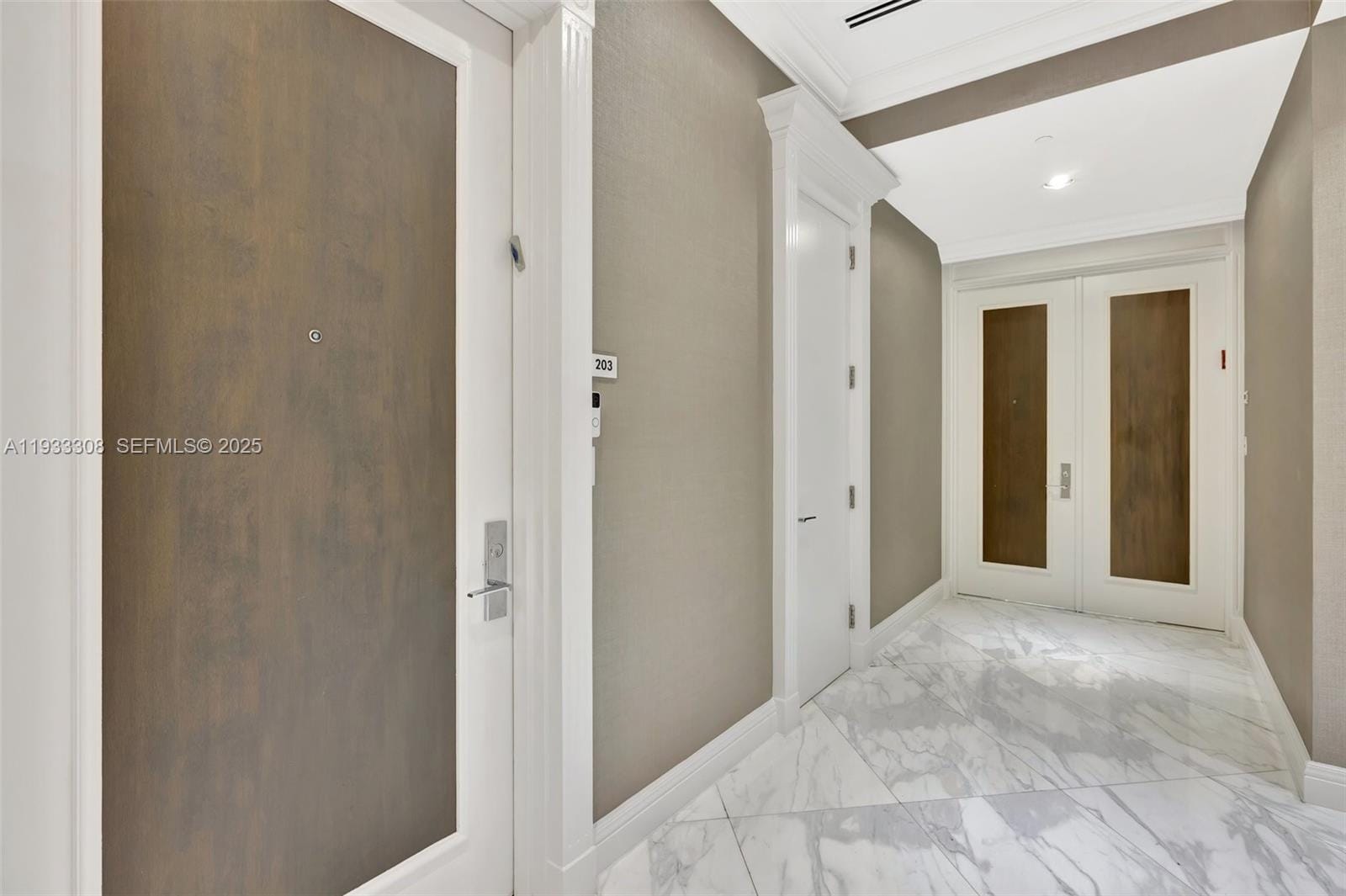 2000 Island Boulevard 203, Aventura, FL 33160 photo 2