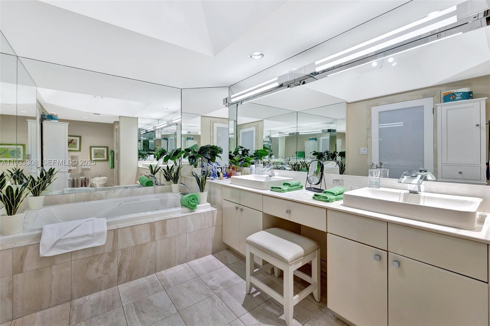 2000 Island Boulevard 203, Aventura, FL 33160 photo 16