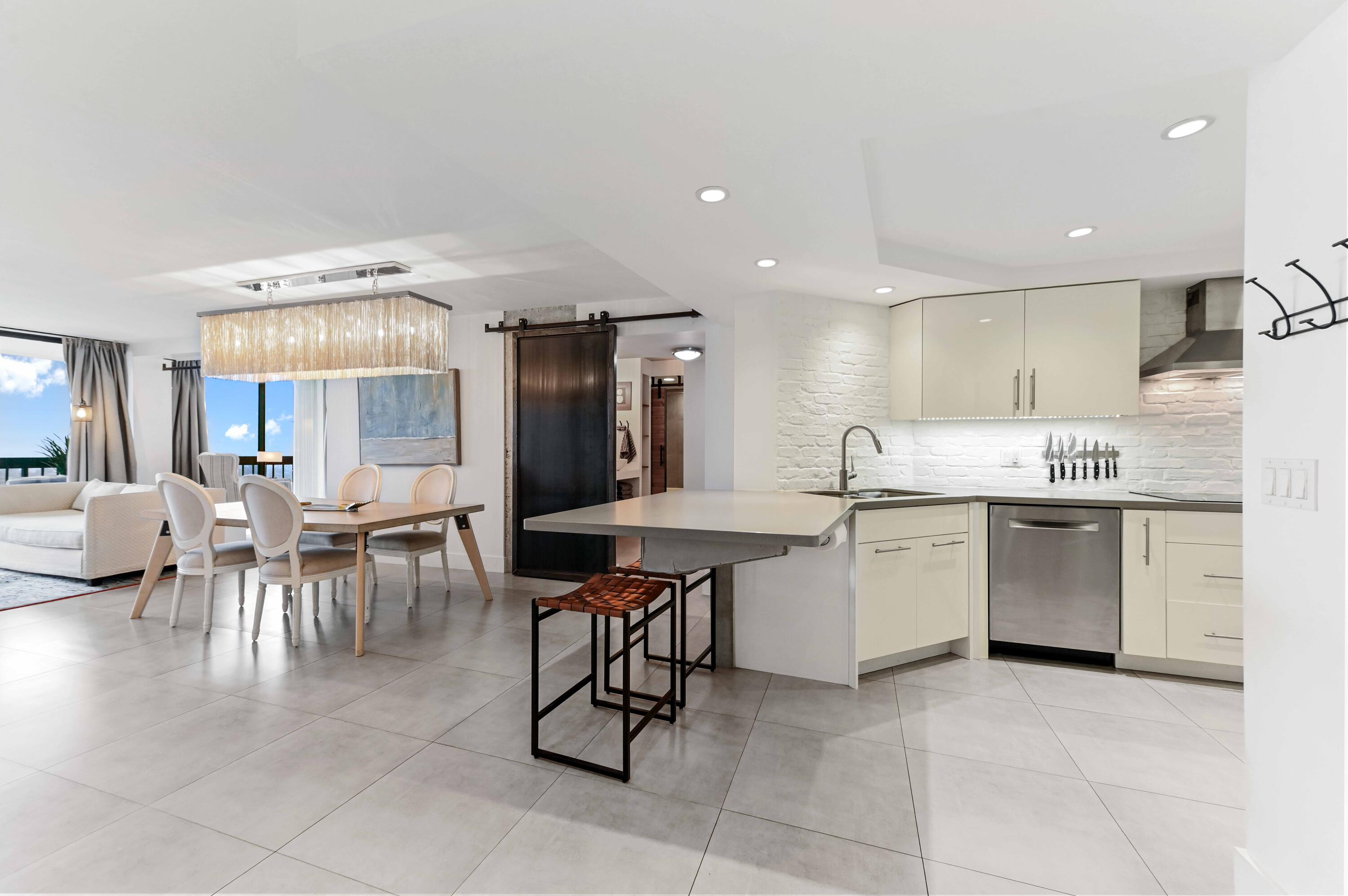 2425 Presidential Way 1806, West Palm Beach, FL 33401, West Palm Beach