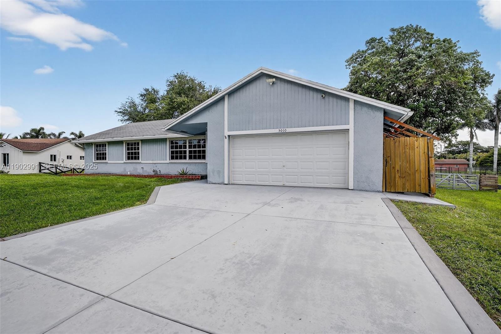 5010 SW 201st Terrace, Southwest Ranches, FL 33332 photo 2
