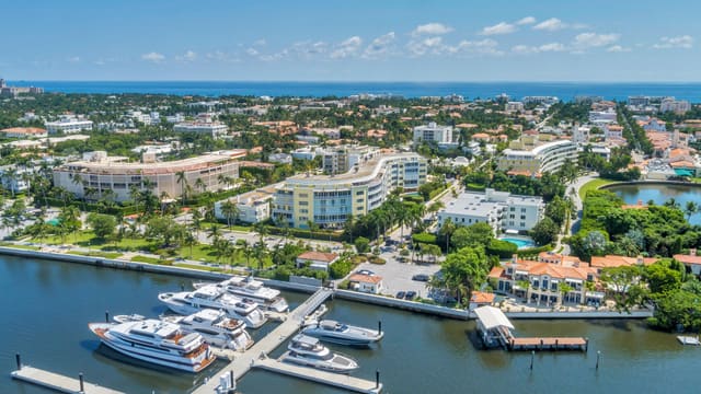 389 S Lake Drive 2h, sold in Three Eighty Nine Corp Lessee, Palm Beach, FL