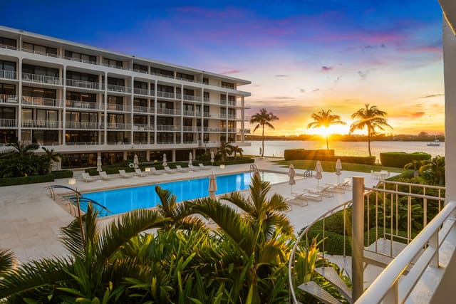2784 S Ocean Boulevard 104n, sold in Cove Condo, Palm Beach, FL