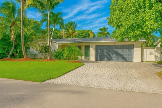 2219 SE 15th Street, sold in Pompano Isles 27-15 B, Pompano Beach, FL