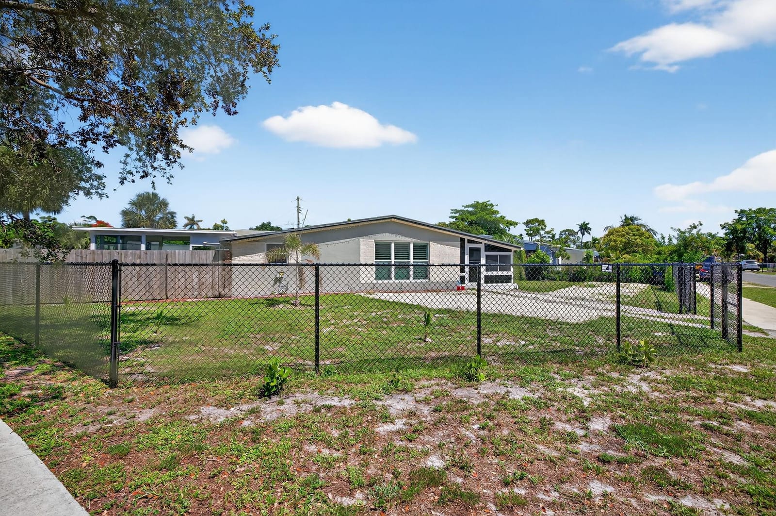 300 SW 25th Avenue — photo 3