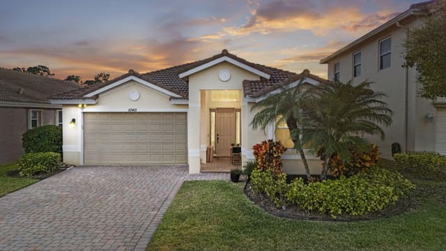 1040 SE Fleming Way, sold in Martins Crossing, Stuart, FL
