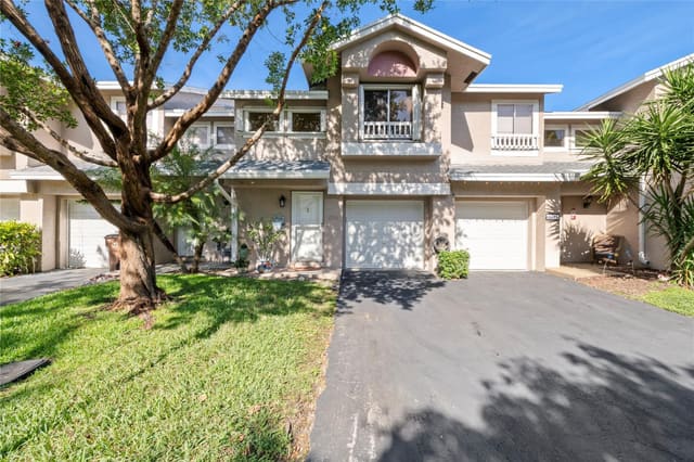 2215 Discovery Circle 2215, sold in Discovery Pointe, Deerfield Beach, FL