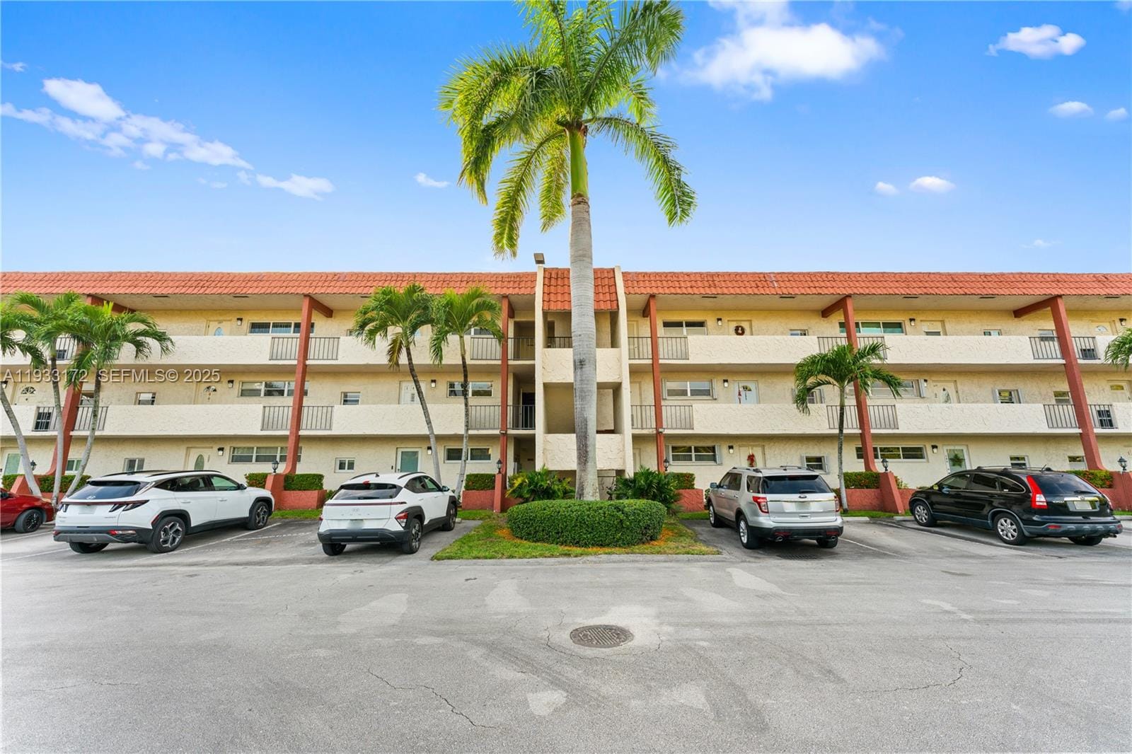 8901 S Hollybrook Boulevard 303 — photo 2