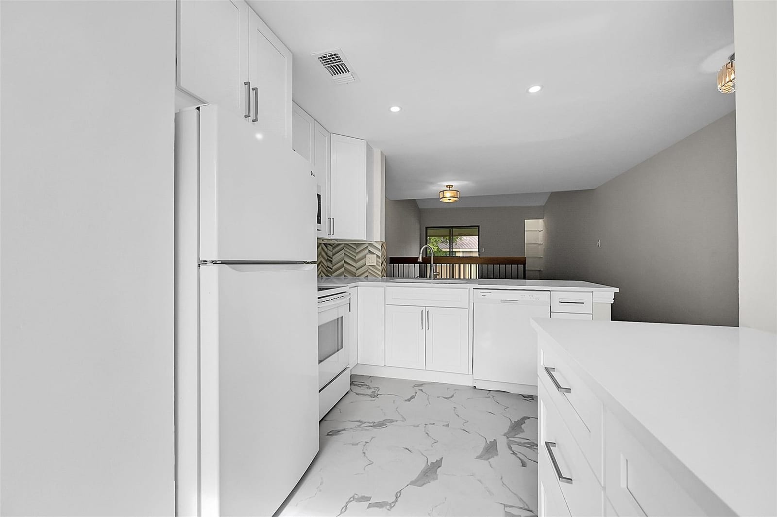 2578 Riverside Drive 421 — photo 3