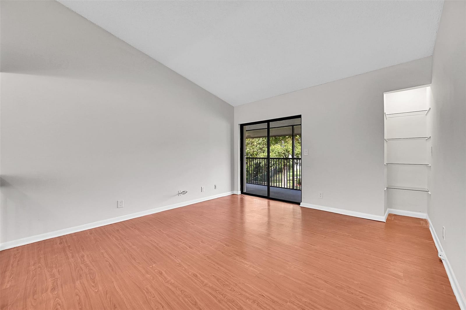 2578 Riverside Drive 421 — photo 7