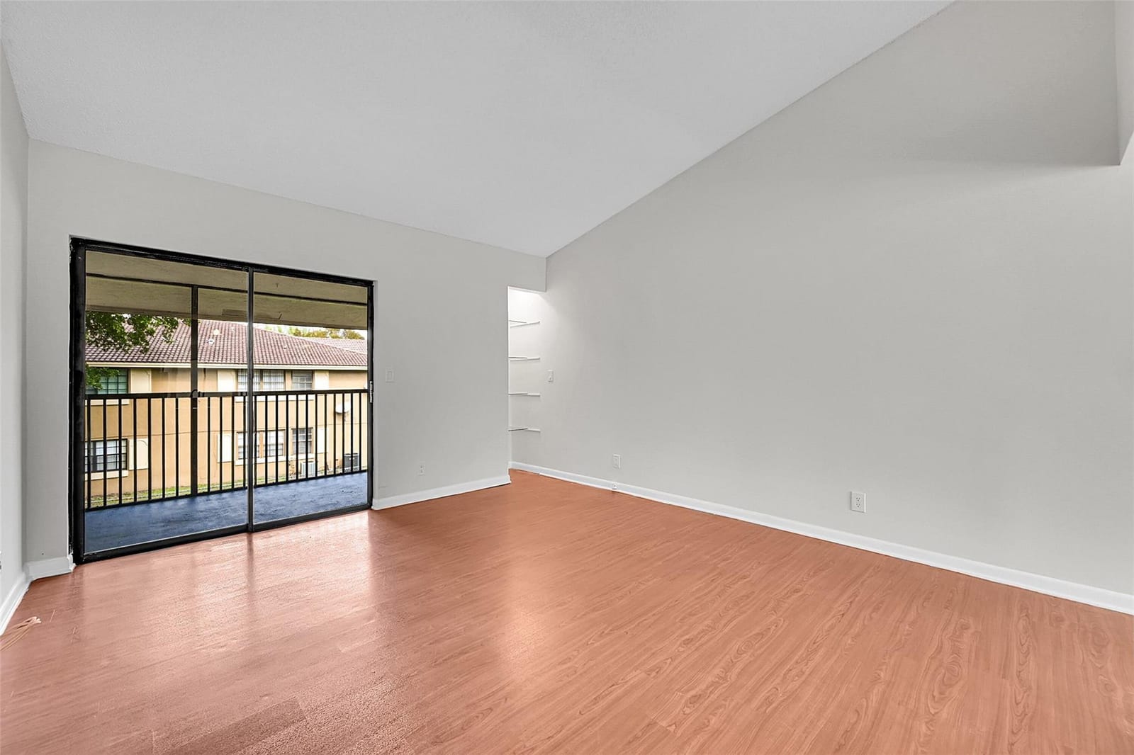 2578 Riverside Drive 421 — photo 8