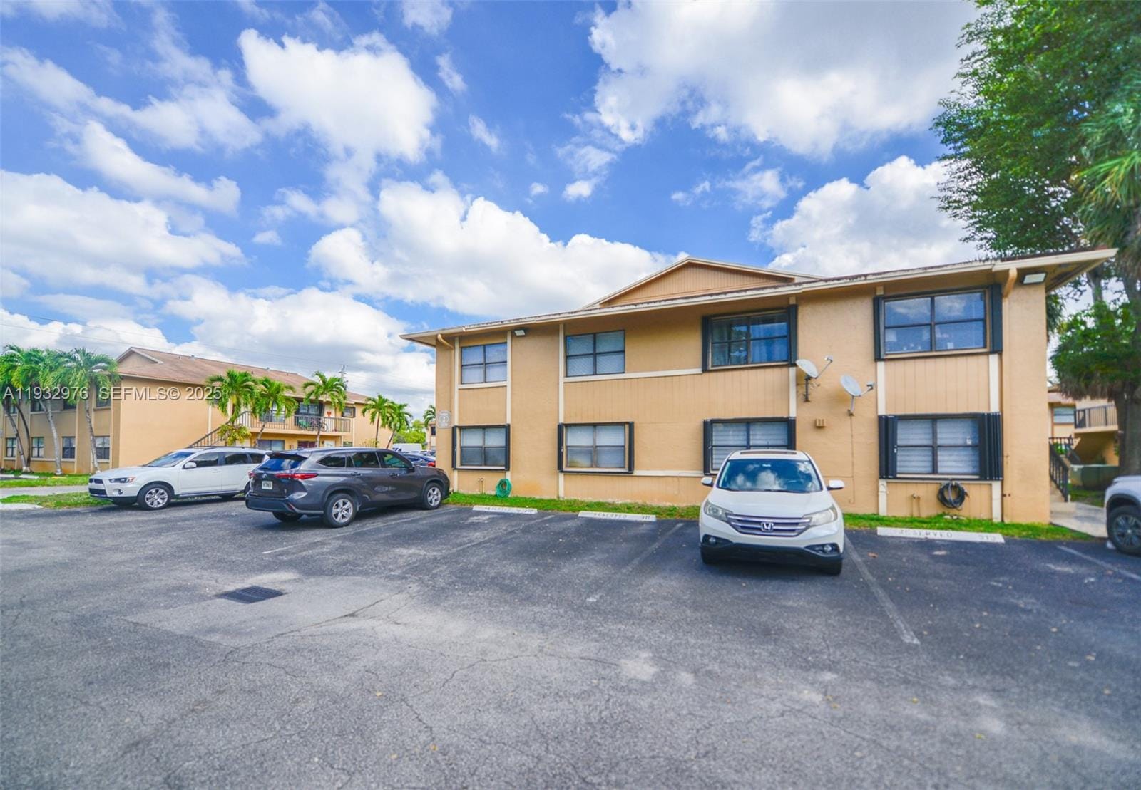 2570 W 67th Place 212, Hialeah, FL 33016 photo 23